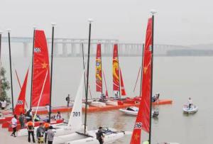 競(jìng)帆黃河！首屆三門峽“黃河船奇”帆船公開賽起航